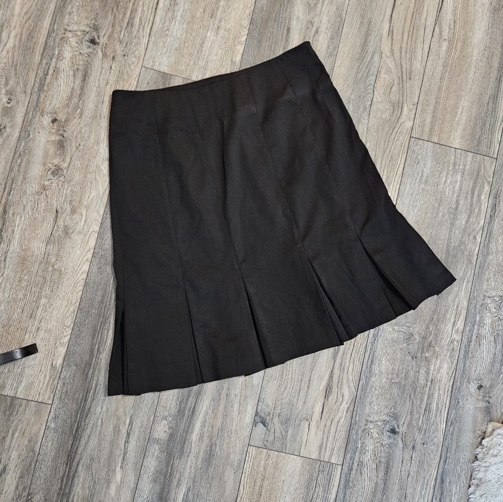 Chic Black Pleated Skirt- GAP